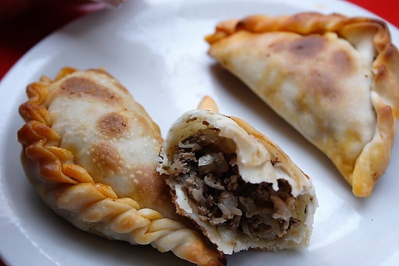 Empanadas vs Pastelitos